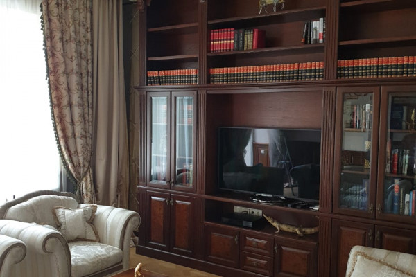 Отдельно стоящее здание в историческом центре Львова